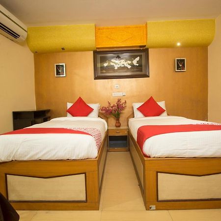 Hotel O Golden Moments Силигури Экстерьер фото