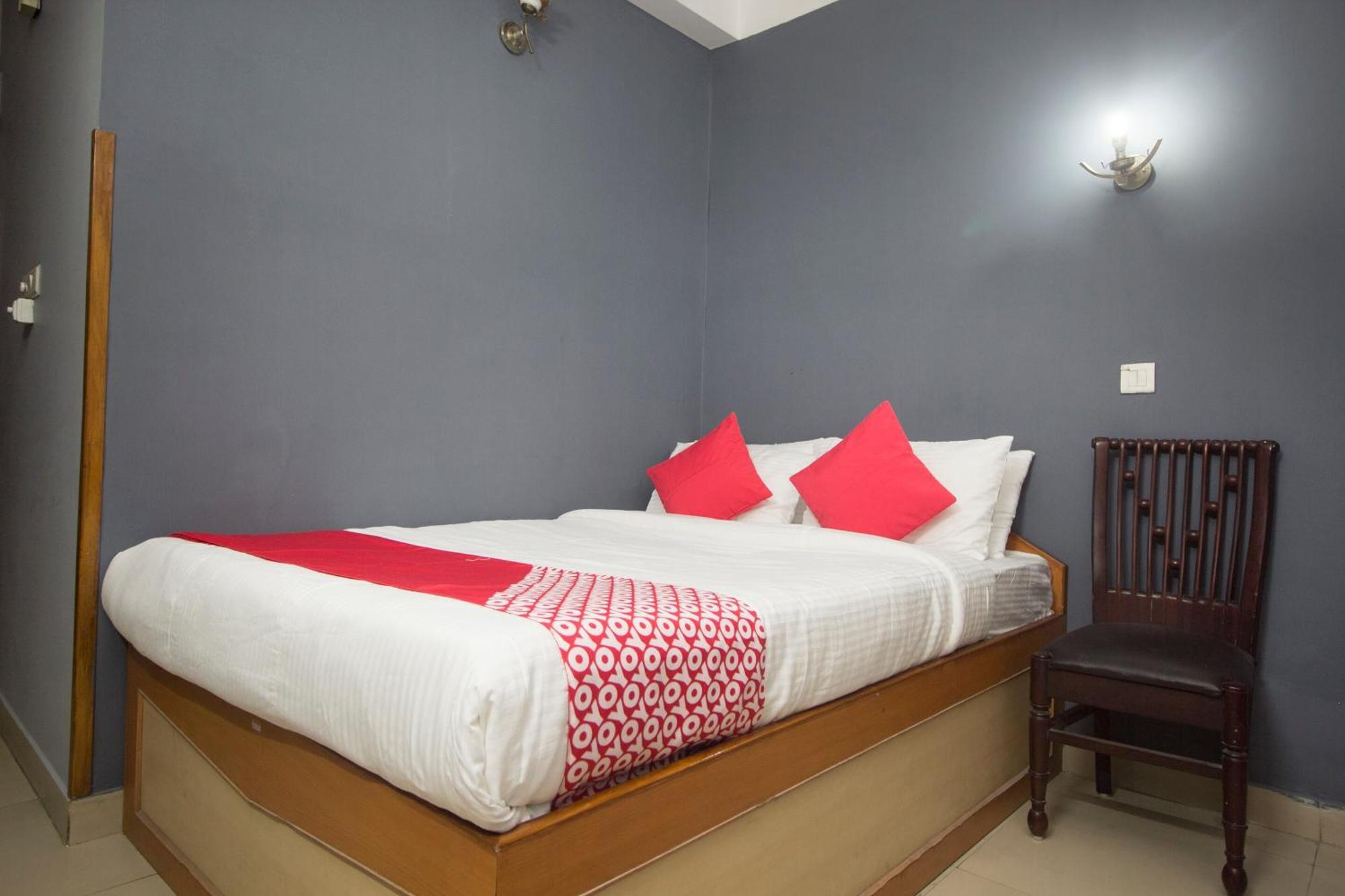 Hotel O Golden Moments Силигури Экстерьер фото