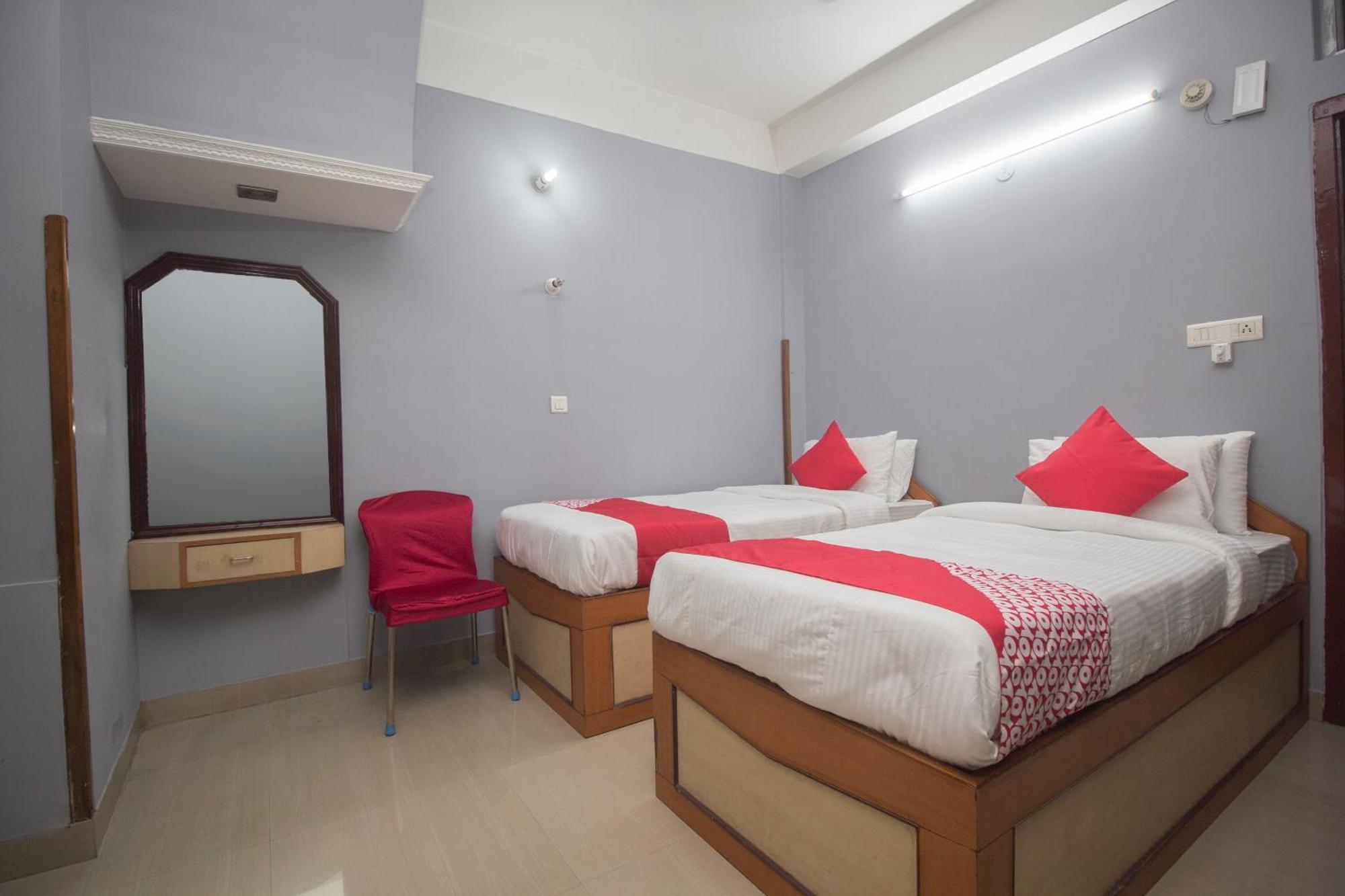 Hotel O Golden Moments Силигури Экстерьер фото